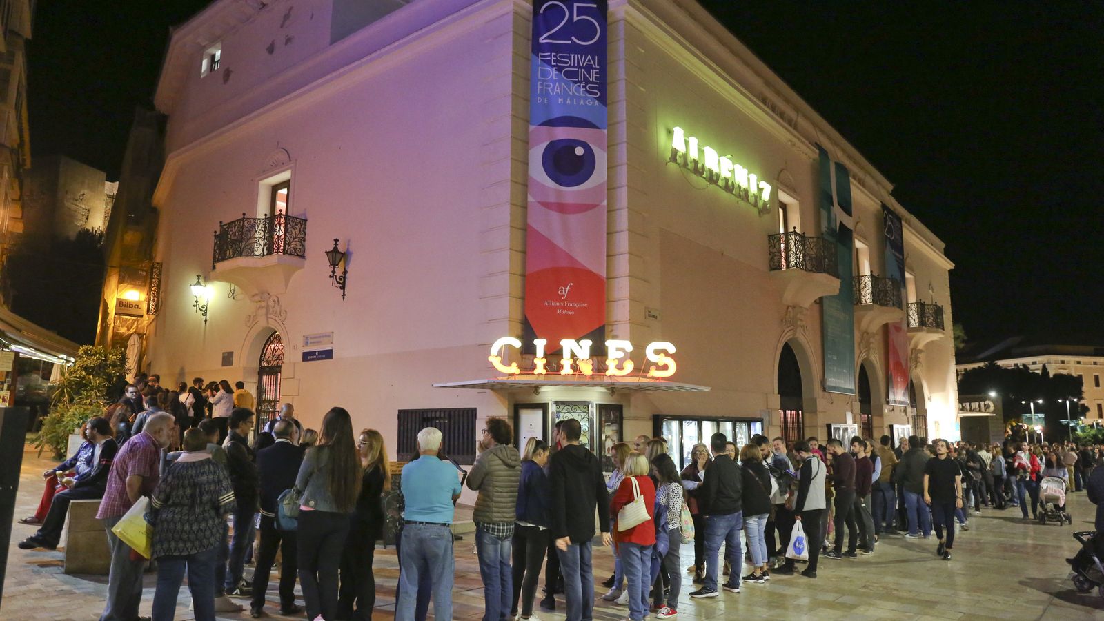 Colas para acceder al encuentro: no todos los interesados lo lograron.