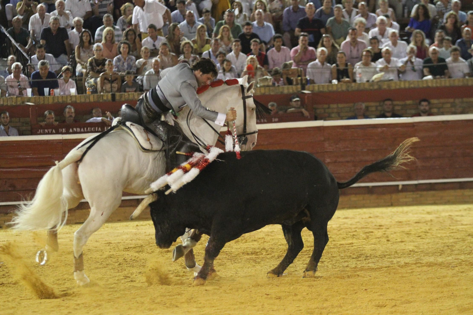 Festejo de Rejones en el coso de La Merced por Colombinas.