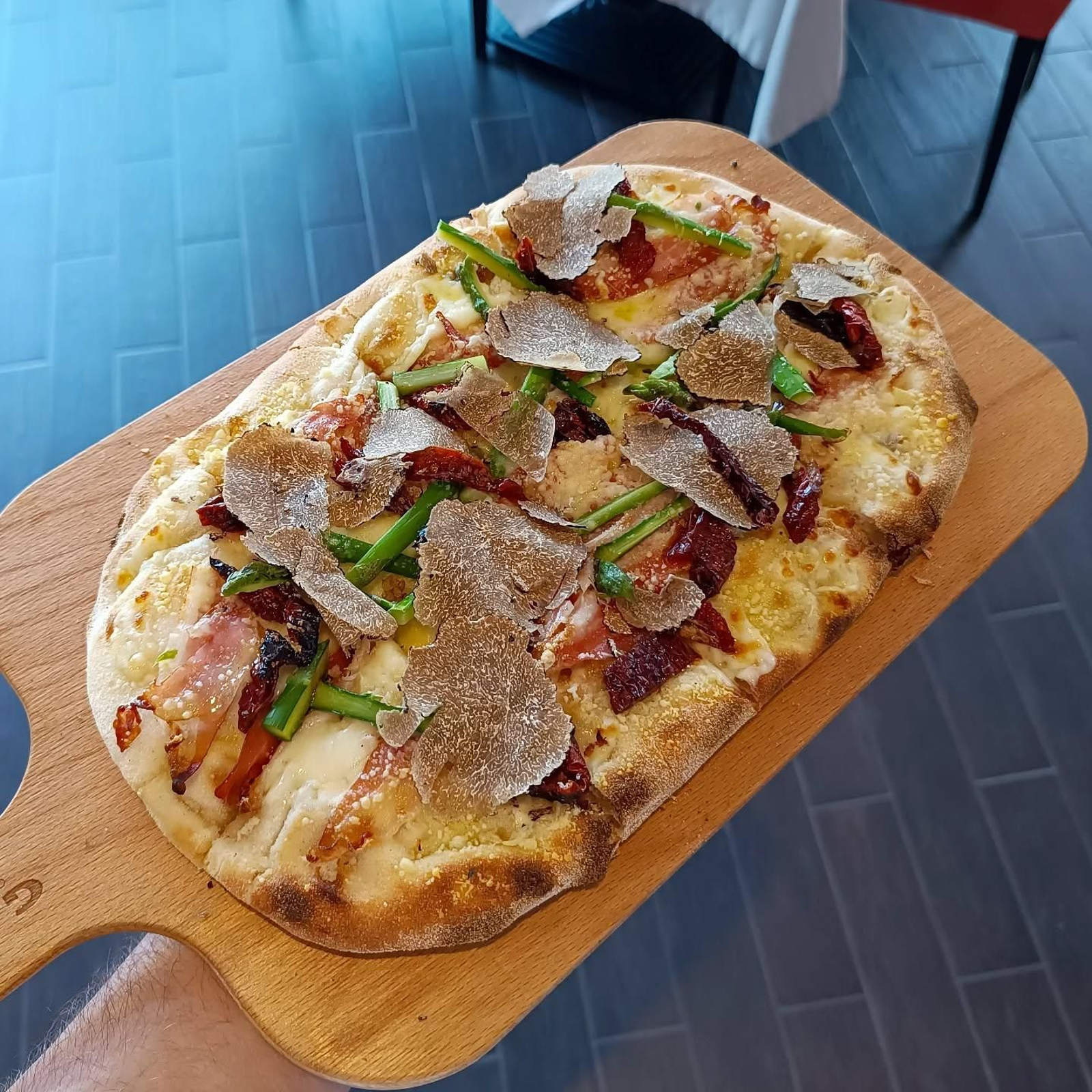 Focaccia tartufo y espárragos del restaurante Bucintoro.