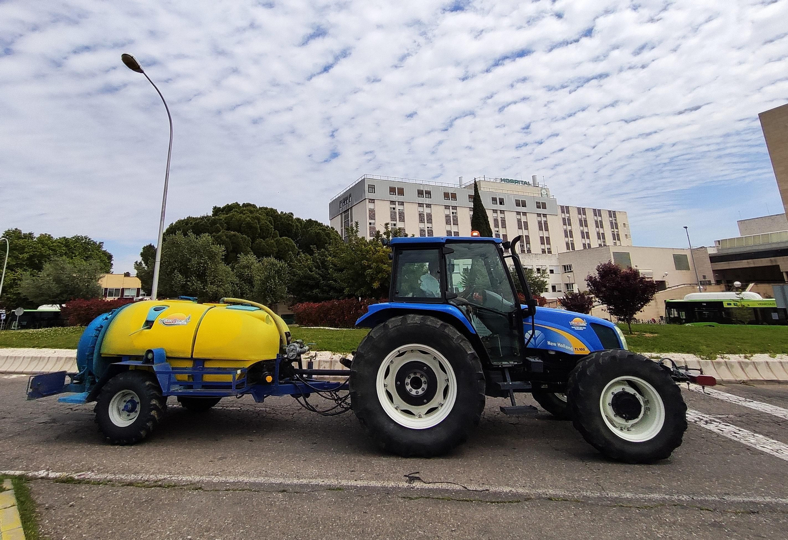 Las fotos del homenaje de los agricultores a los sanitarios de Córdoba
