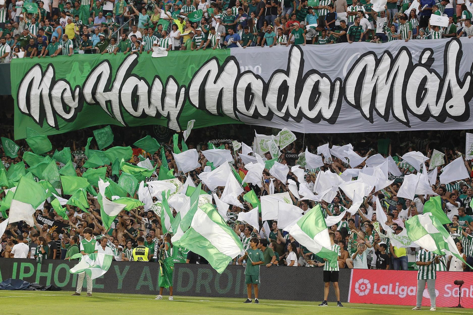 Los aficionados verdiblancos en un partido del Betis.