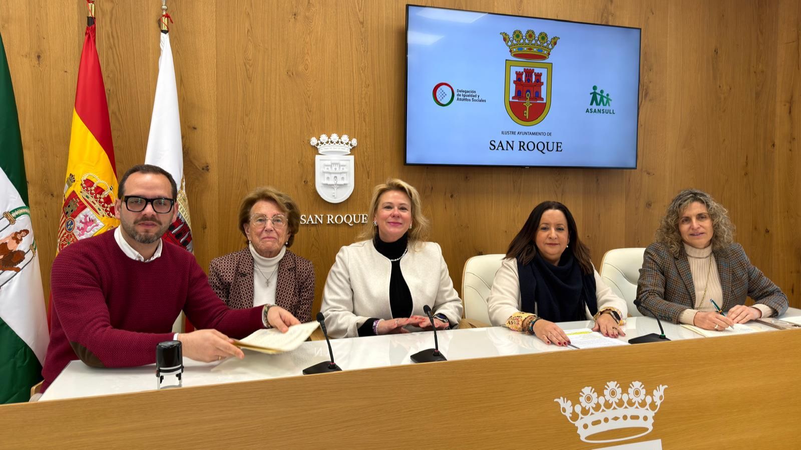 Firma del convenio entre la Delegación de Asuntos Sociales de San Roque y Asansull.