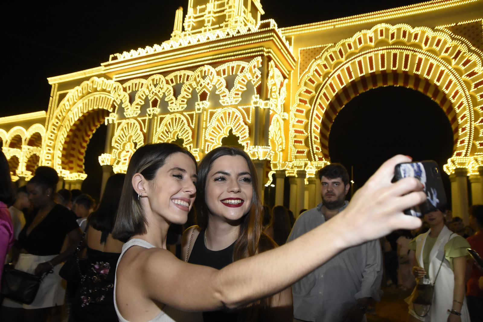 El encendido de la portada de la Feria de Córdoba, en fotografías