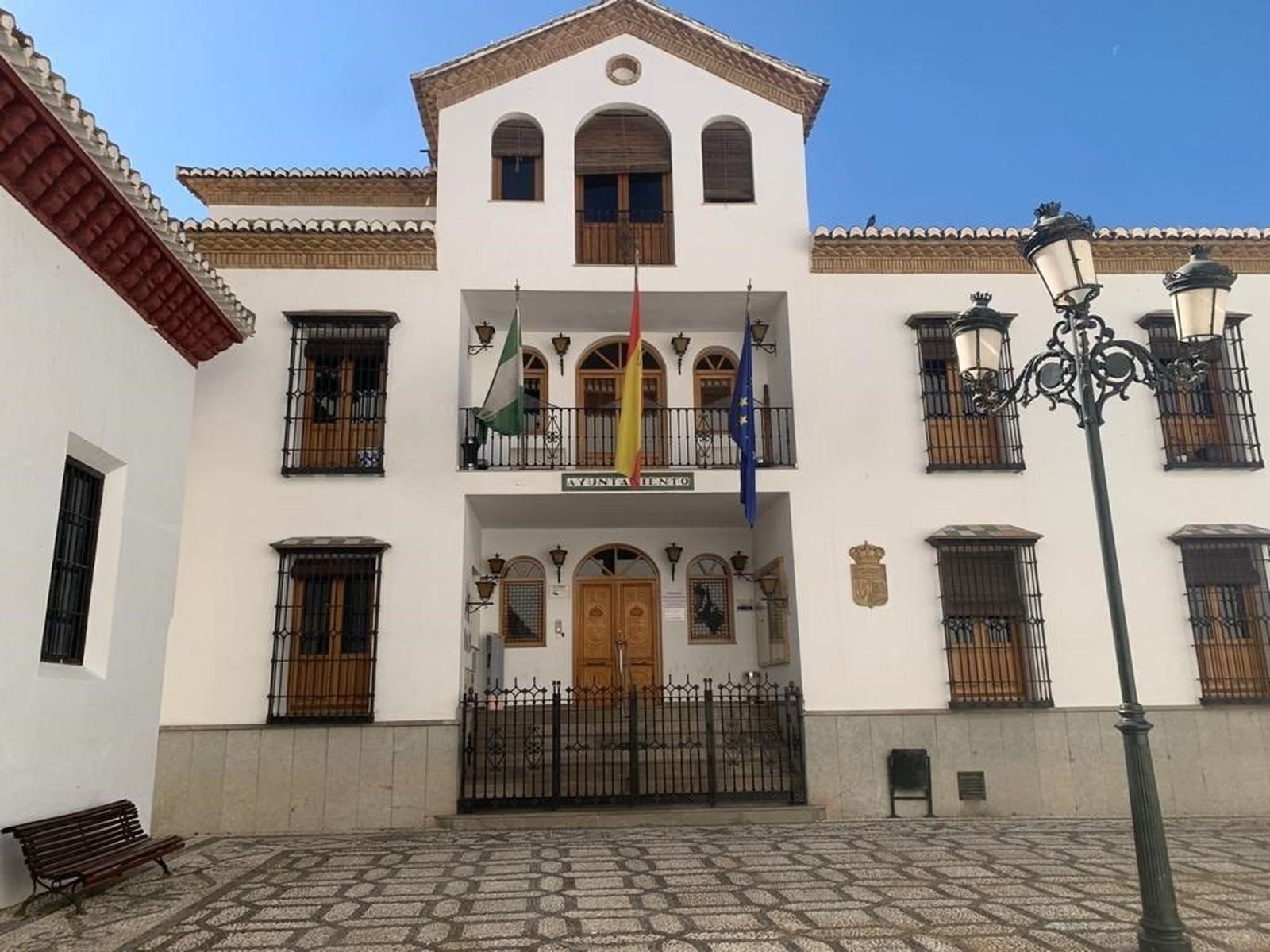 Fachada del Ayuntamiento de La Zubia.