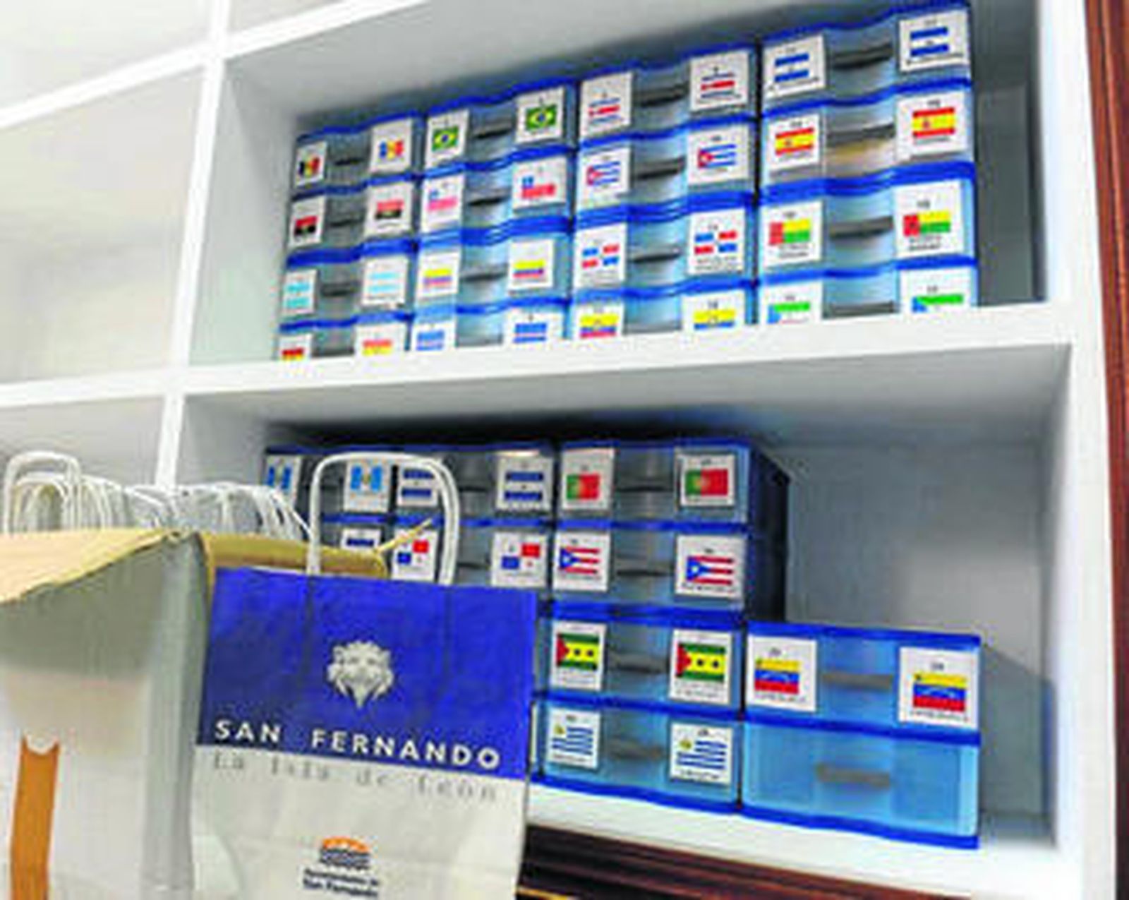 En estos cajones se encuentran las preinscripciones de todos los países participantes en el Iberoamericano.