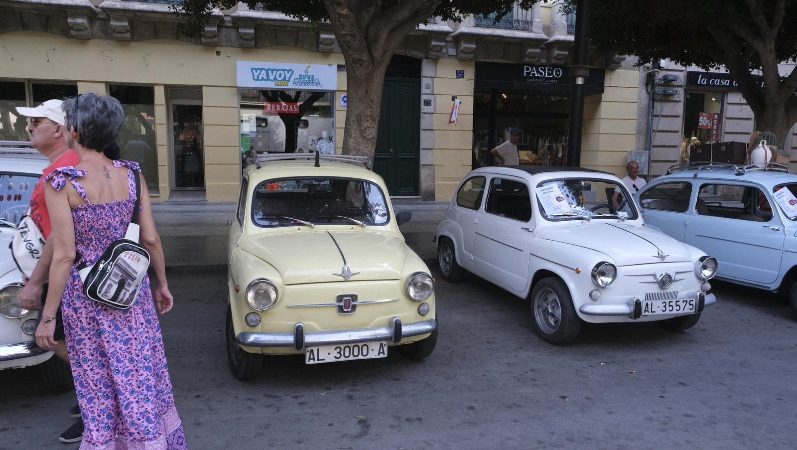 Los Seat 600 y los Mini en la Feria de Almería 2024, en imágenes