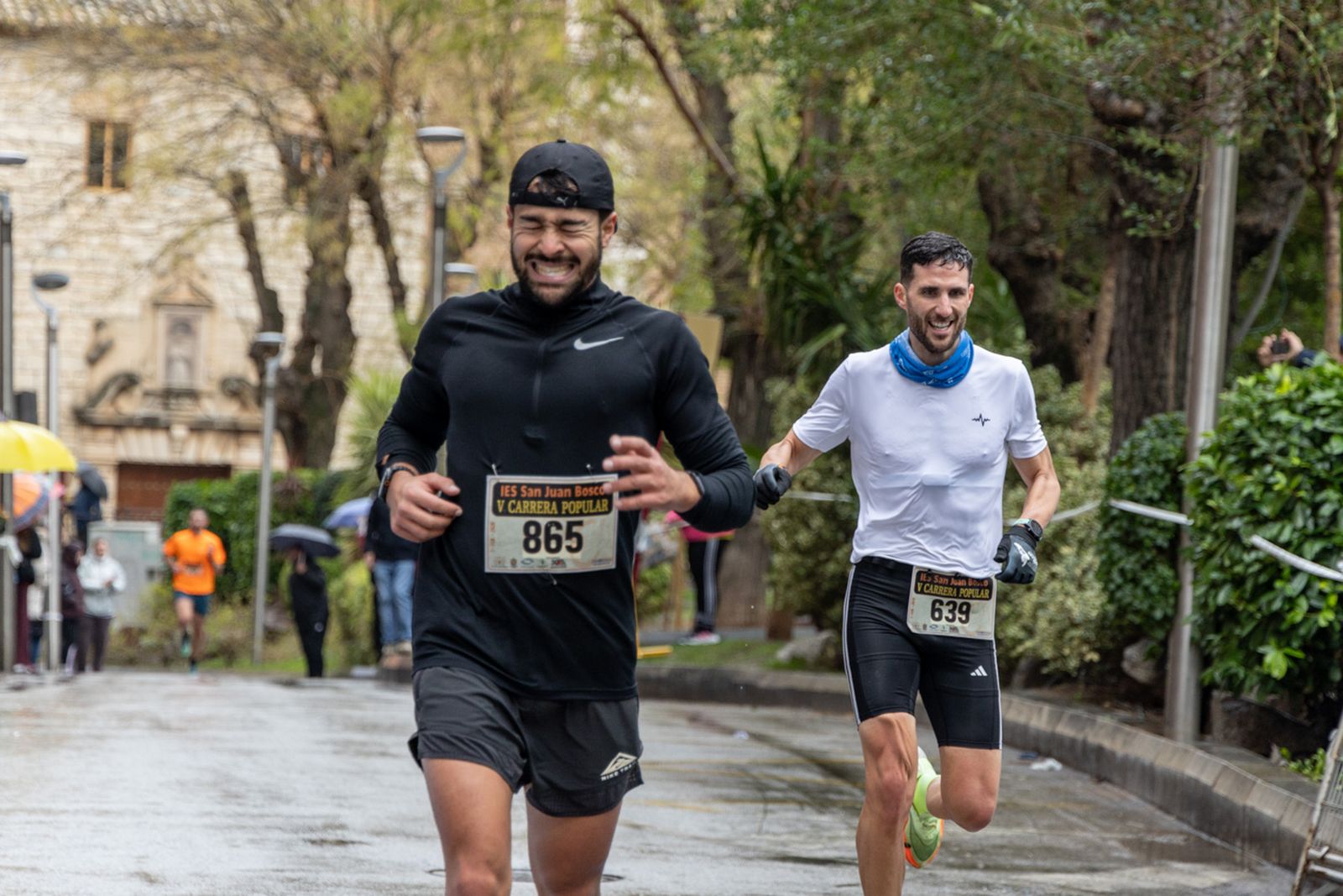 En imágenes: la lluvia no frena a más de un millar de corredores en la V Carrera Popular del IES San Juan Bosco (1)