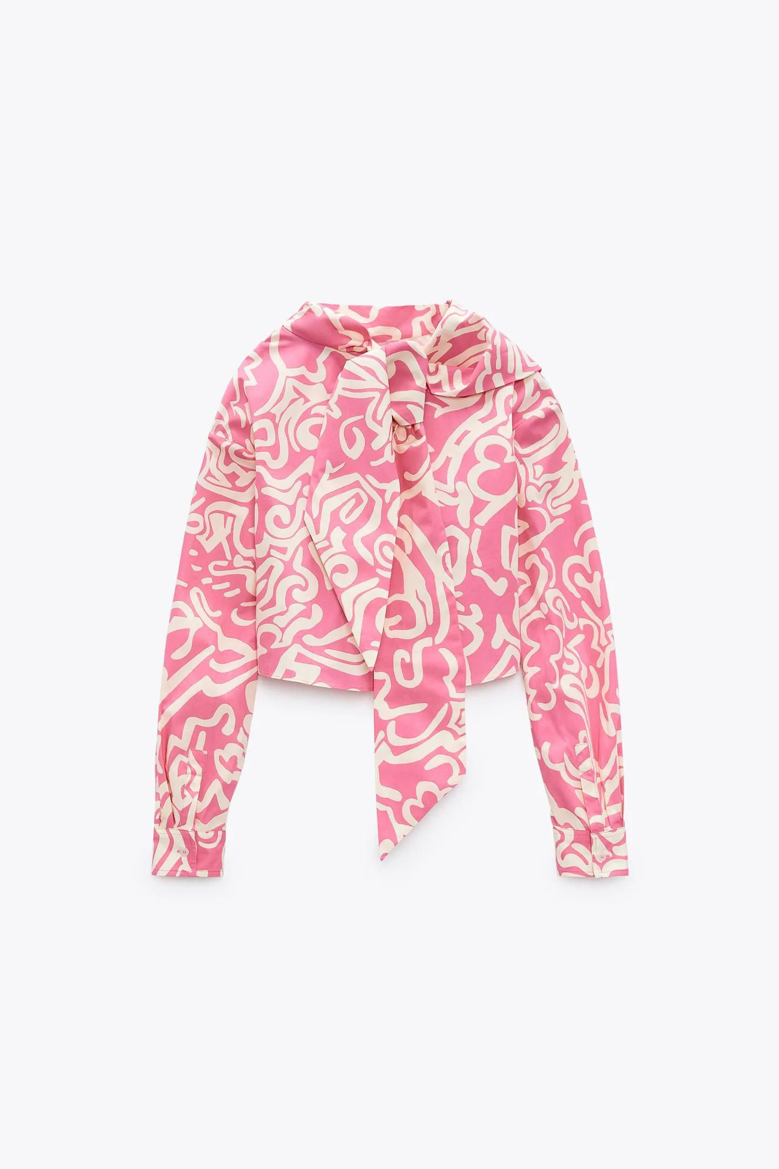 Camisa rosa con estampado años 70 de Zara.