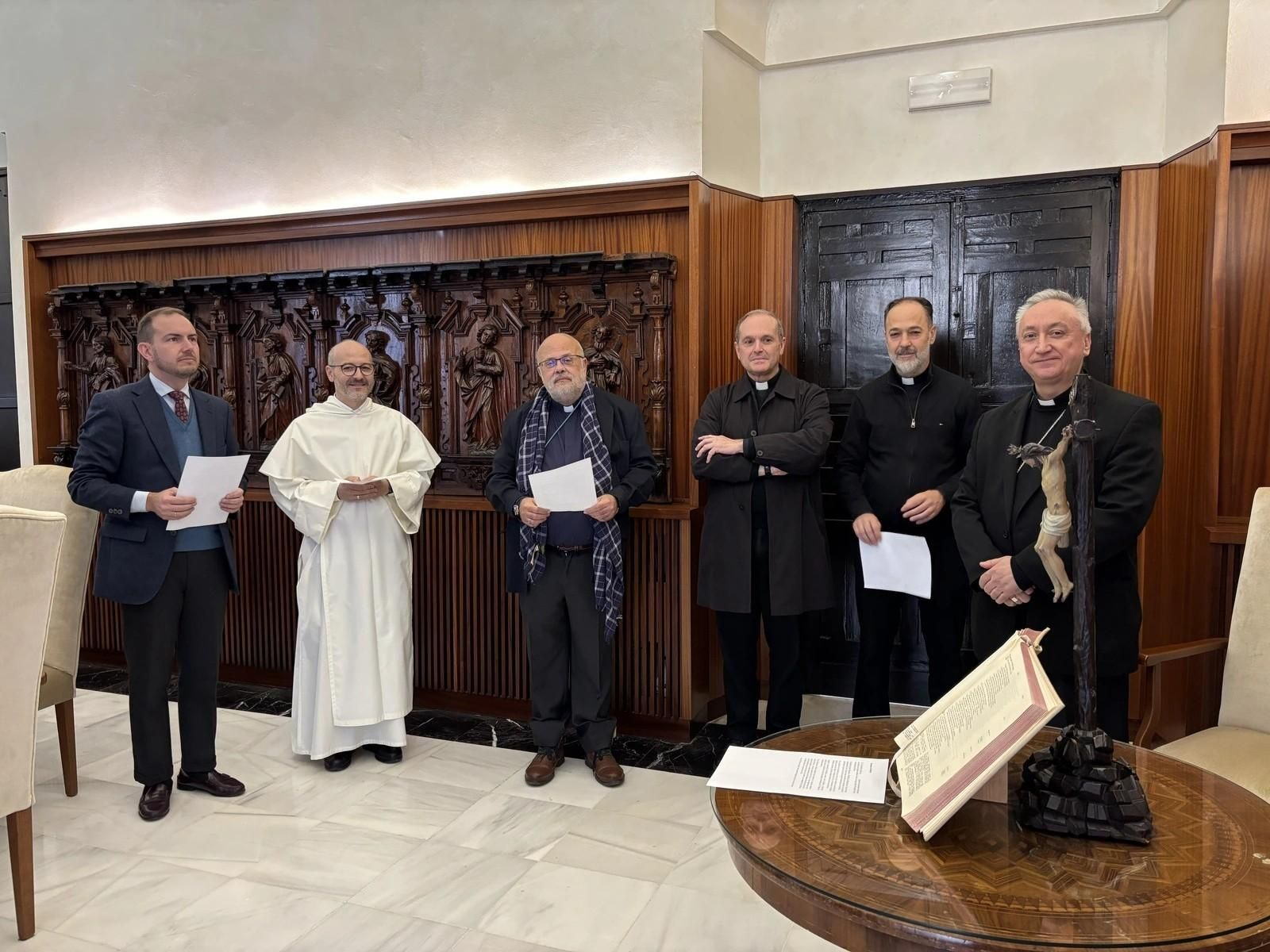 Un instante del juramento de algunos de los nuevos arciprestes y delegados diocesanos en el Obispado.