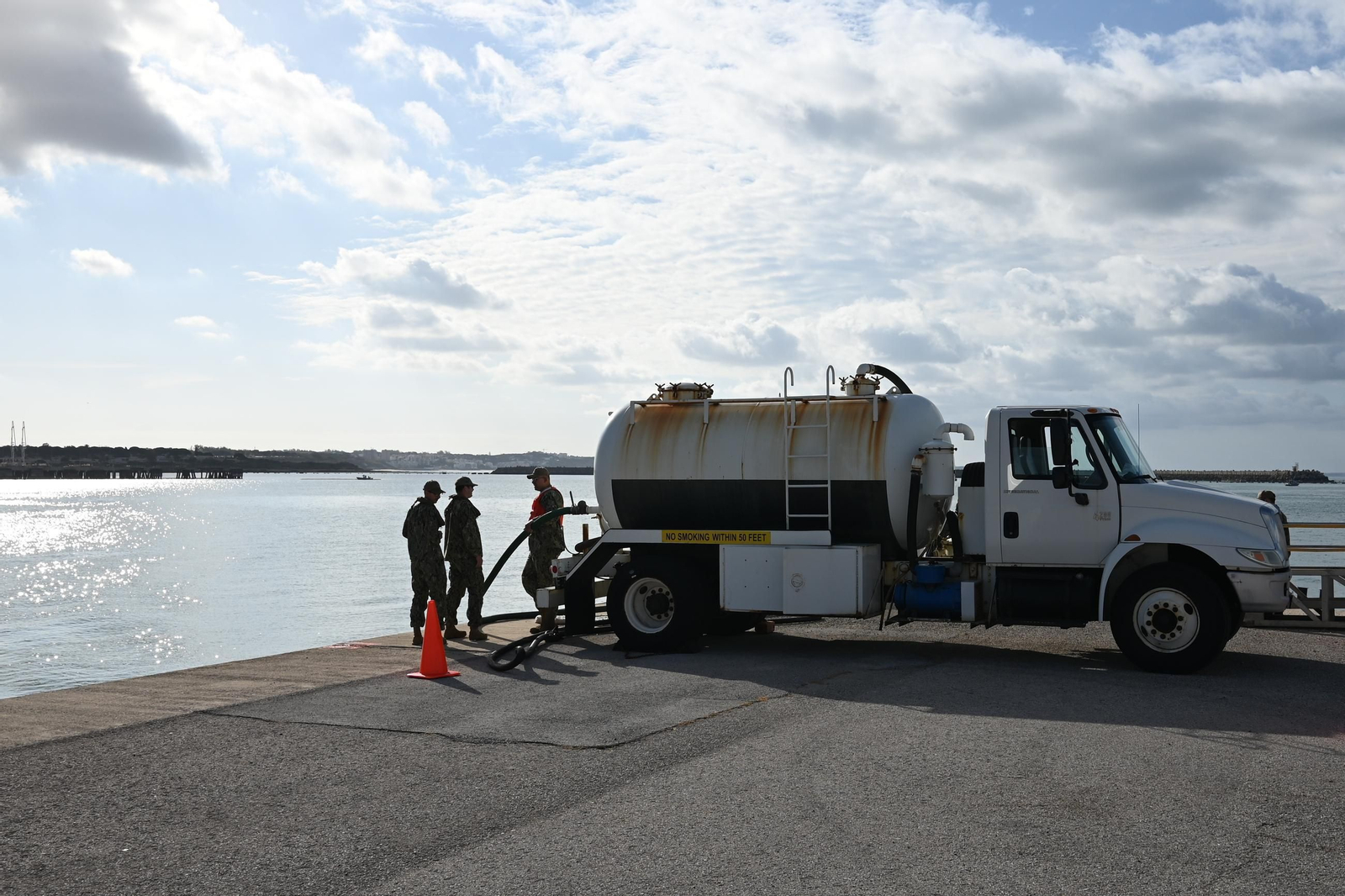 Las imágenes del simulacro de vertido en la Base de Rota