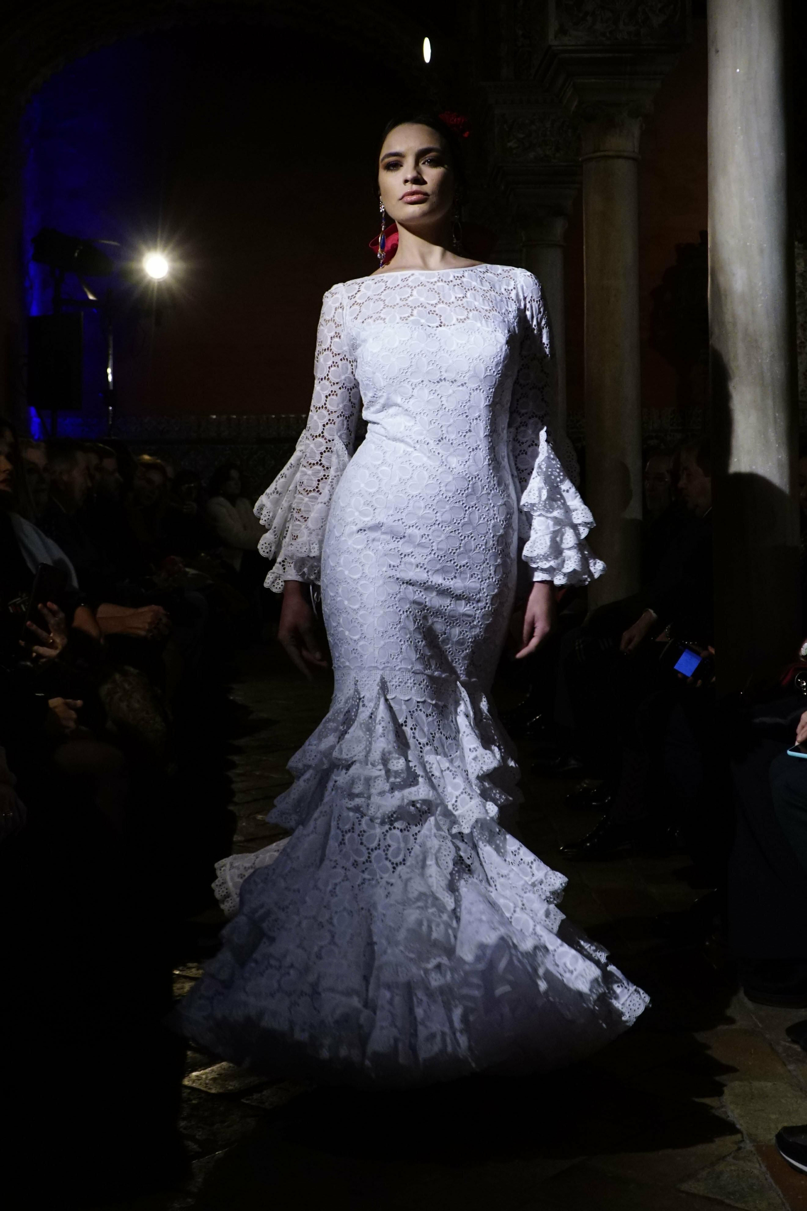 Se abre la temporada de moda flamenca 2020: todas las fotos del desfile de Lina 1960