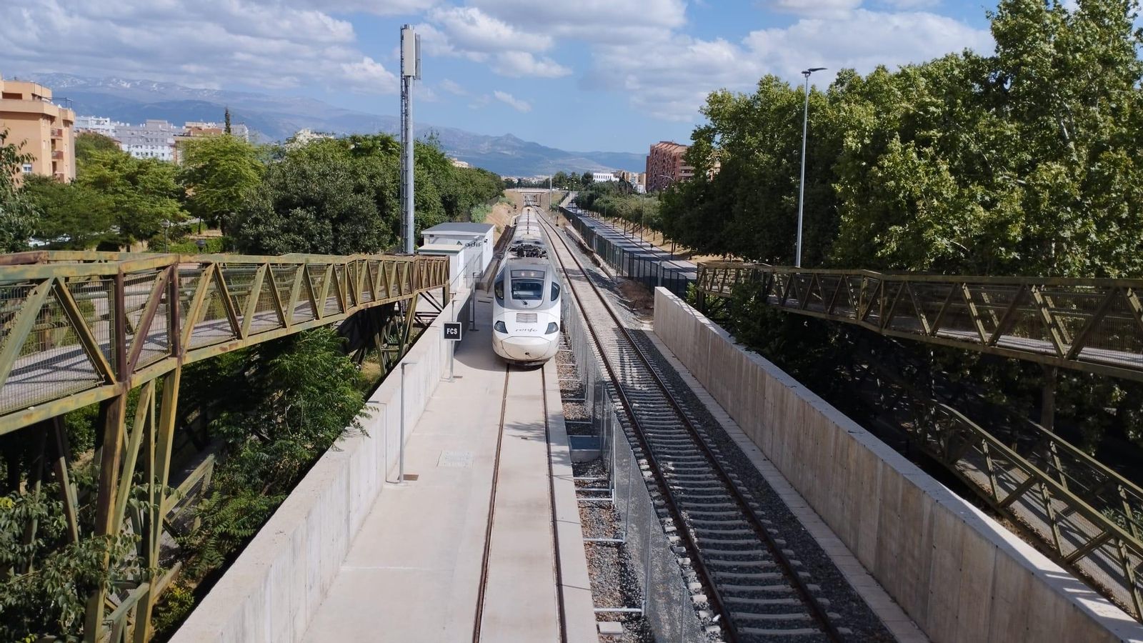 Tren Alvia Serie 730 de Renfe en pruebas en el cambiador de ancho de Granada