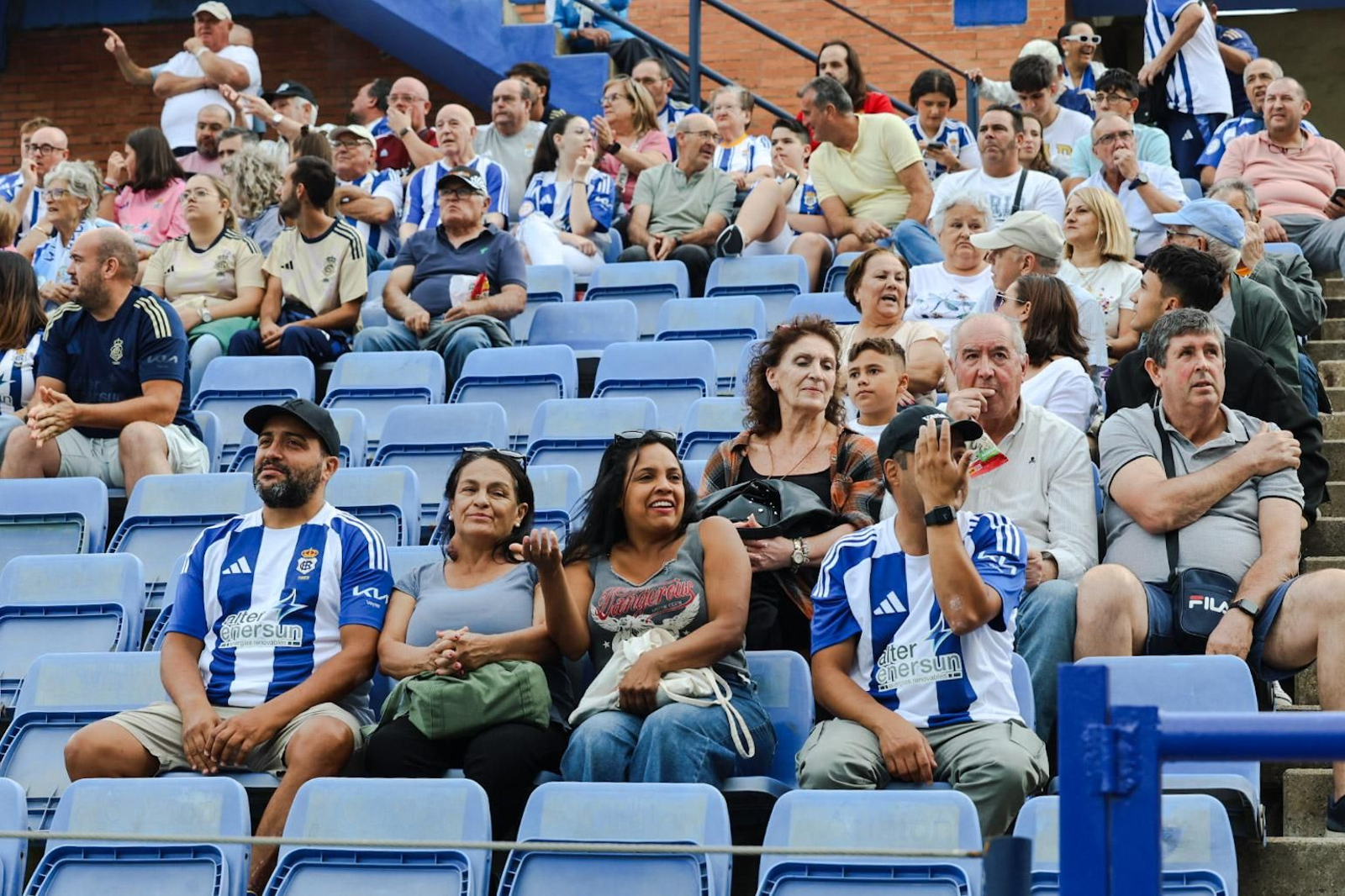 Búscate en las gradas del Nuevo Colombino en el Recre- Linares