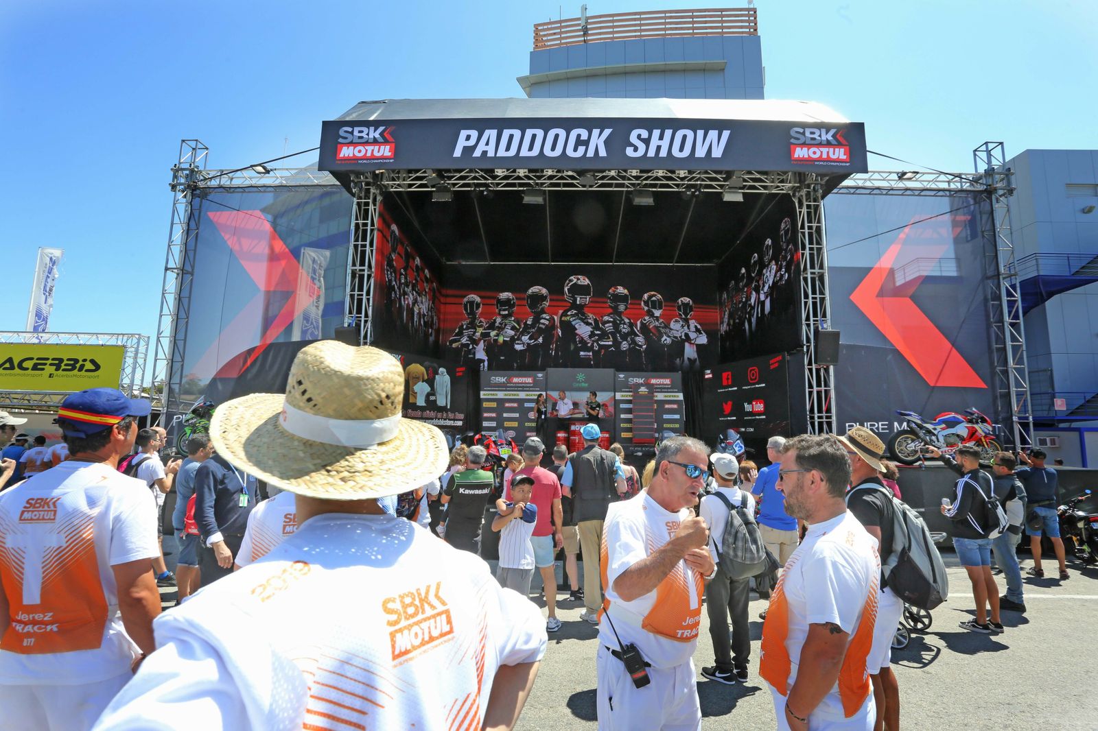 Imágenes del primer día de entrenamientos del campeonato del mundo de Superbike