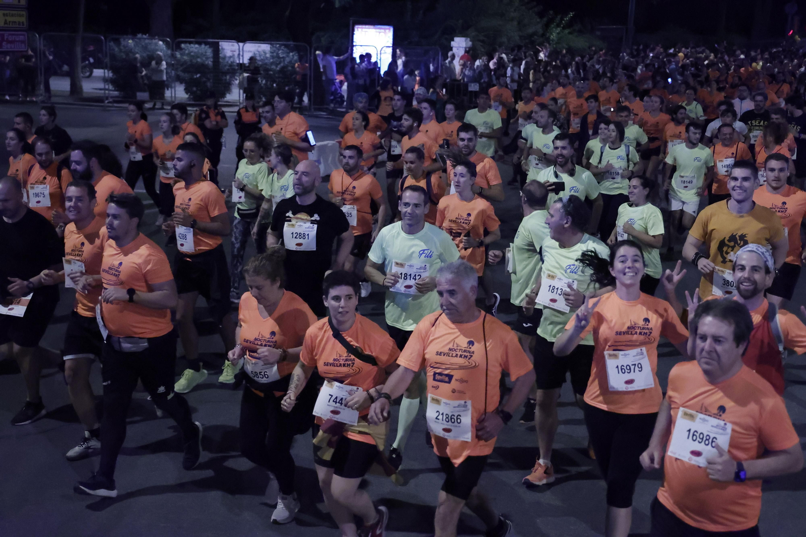 Búscate en la Carrera Nocturna de Sevilla (8)