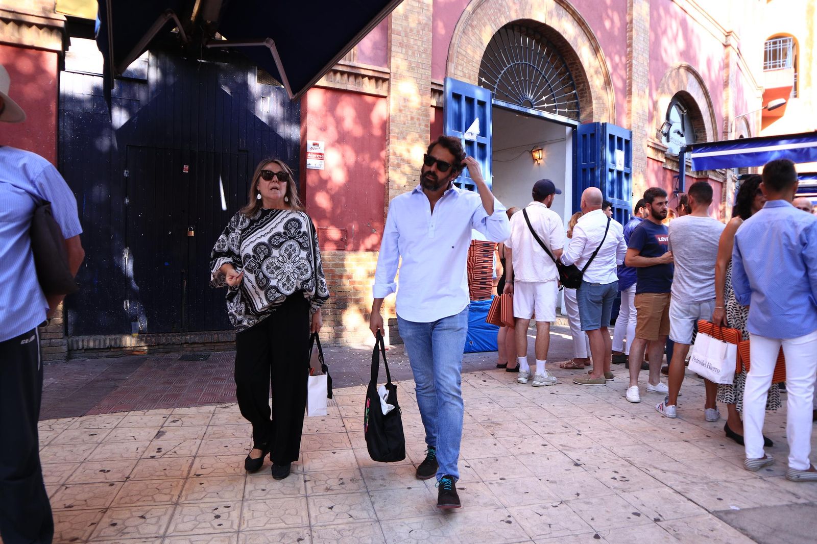 Imágenes de ambiente en el cuarto día de toros en Huelva