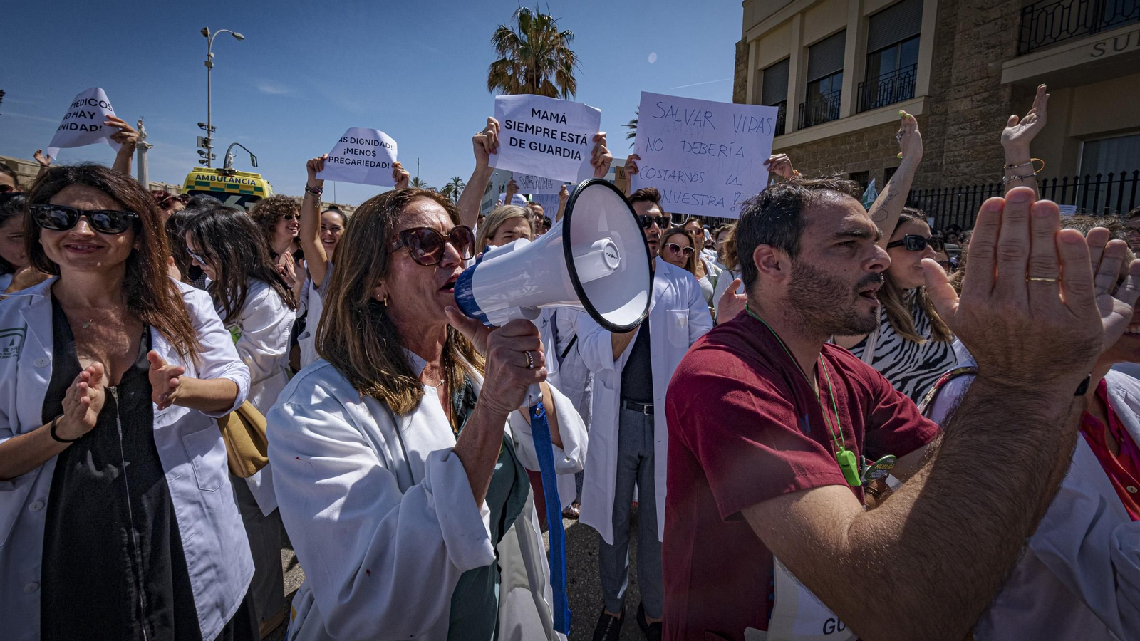 Las imágenes de la jornada de huelga de médicos en Cádiz