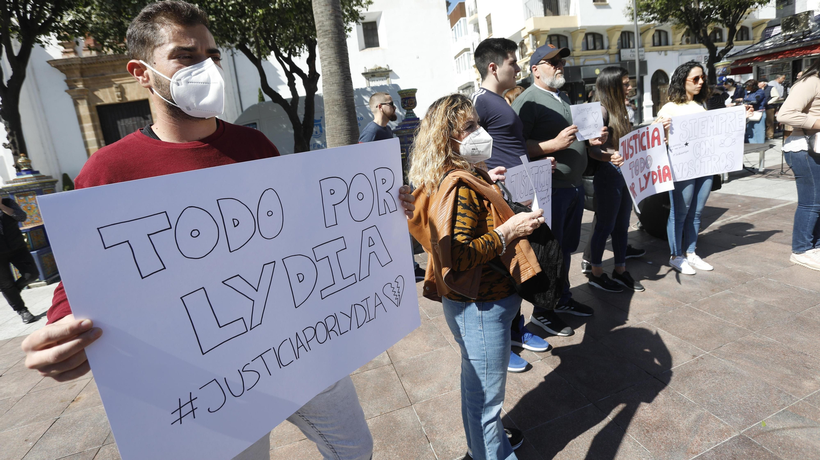 Las fotos de la concentración por la muerte de Lydia,  la niña nacida de forma prematura