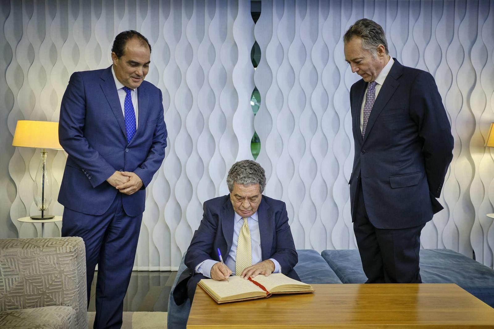 Entrega del premio Federico Joly a Augusto Delkáder