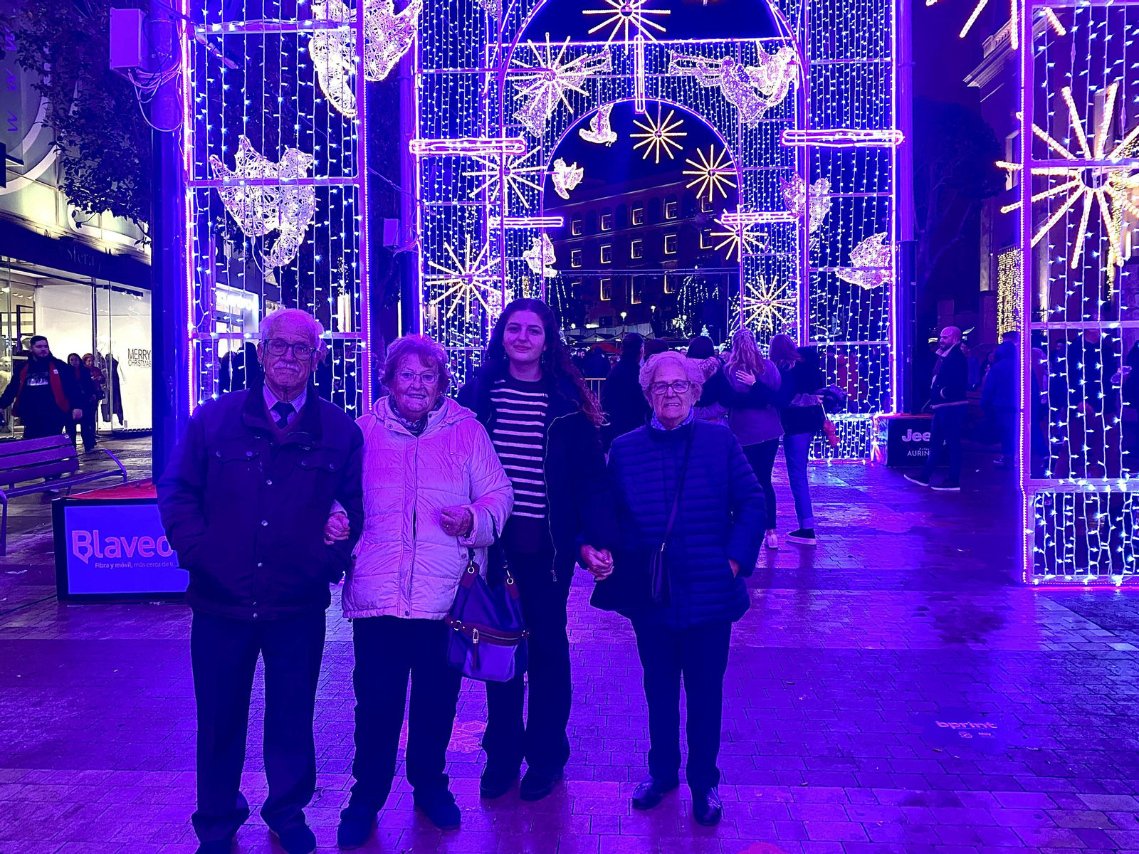 Los jiennenses disfrutan del encendido de 'La Catedral de la Navidad' con Rosa Copado como pregonera