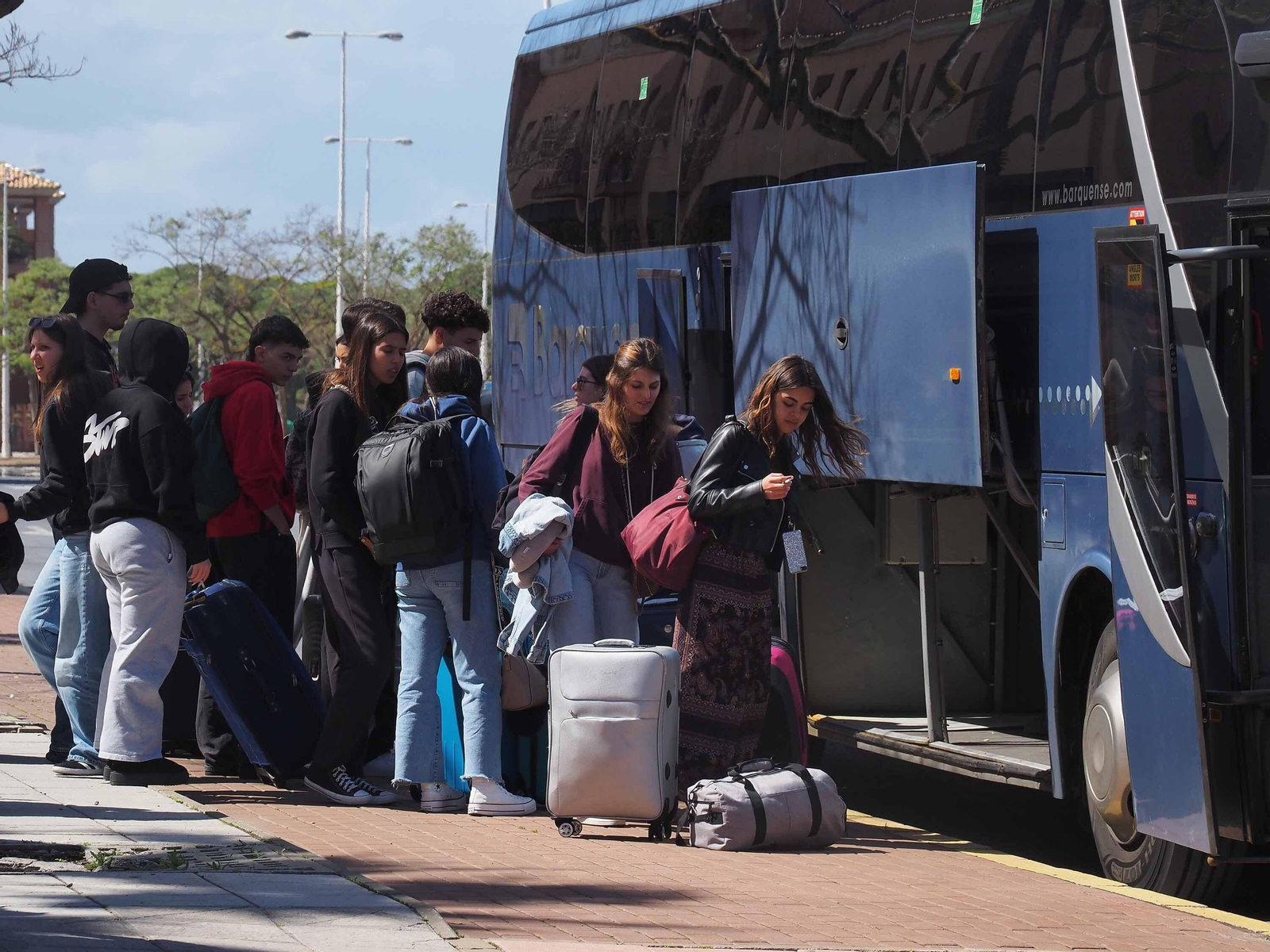 Las fotos de la espectacular llegada de 10.000 estudiantes portugueses a Punta Umbría
