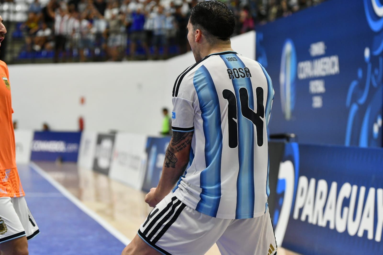 Mati Rosa celebra su tanto en la final.