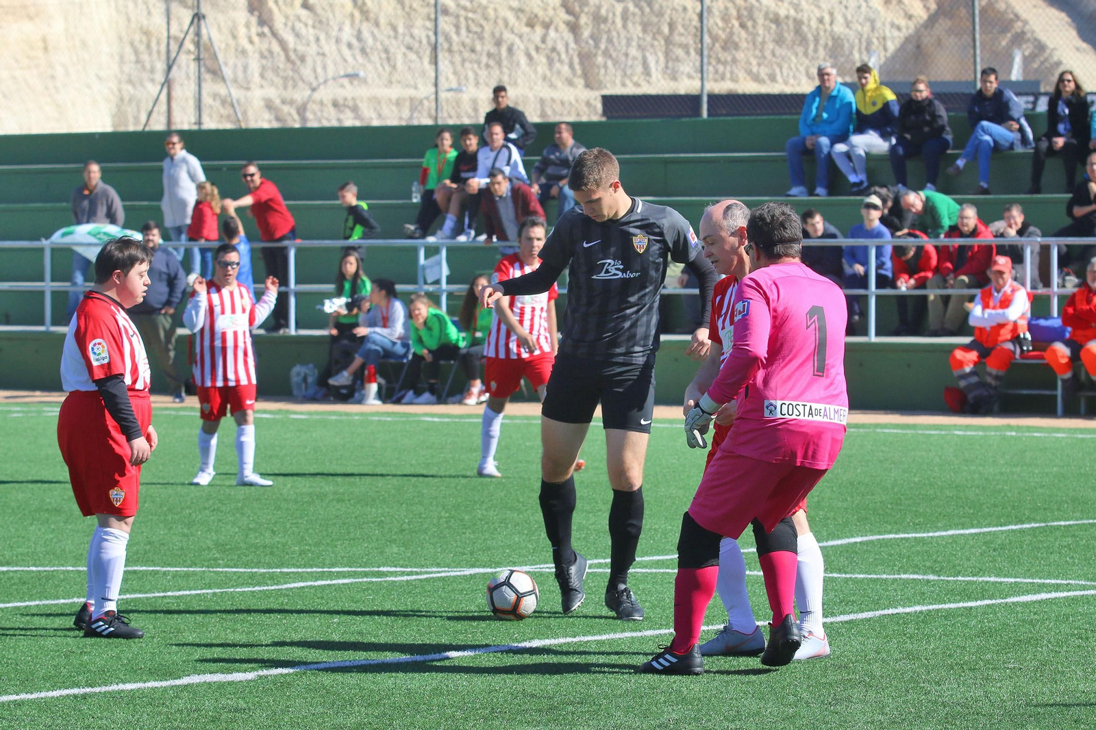 Fotogalería del triangular de fútbol adaptado de la UDA
