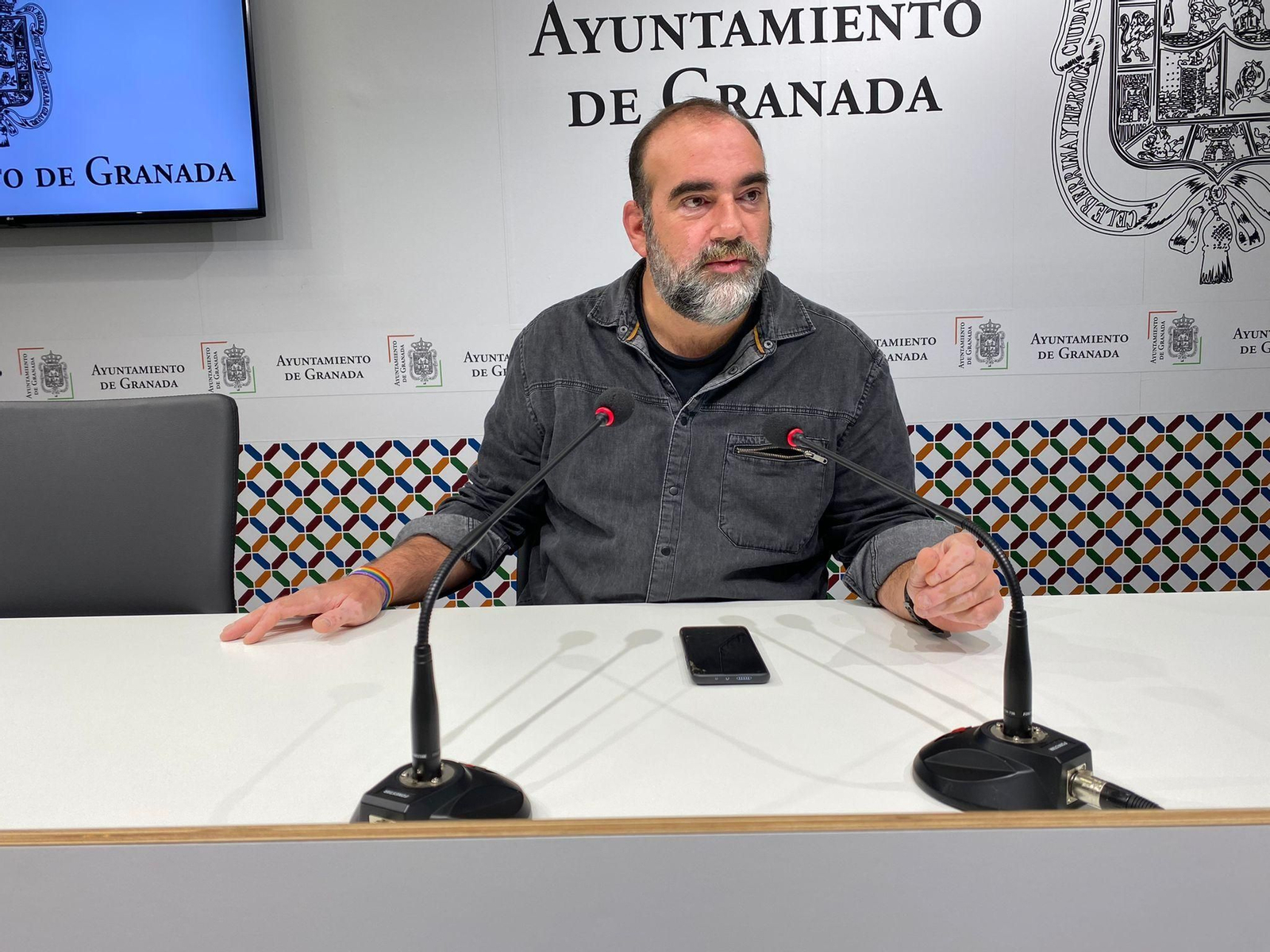 El concejal de UP Francisco Puentedura, hoy en rueda de prensa.