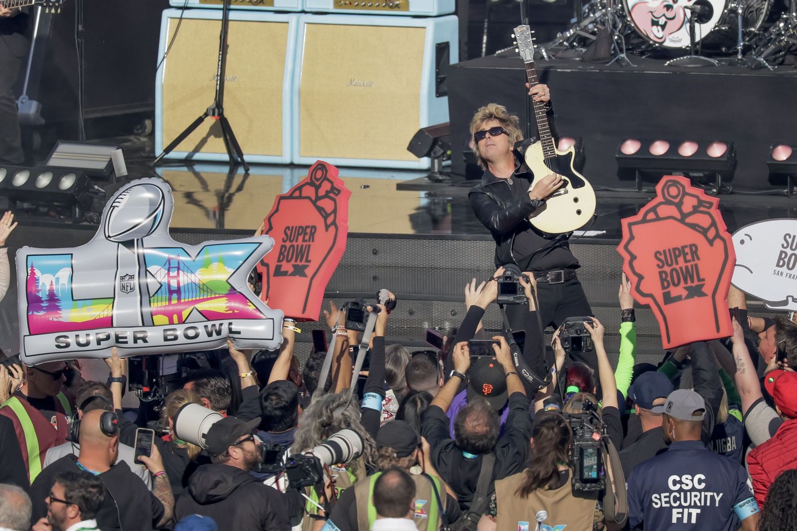 Las mejores fotos de la Super Bowl con la actuación de Bad Bunny