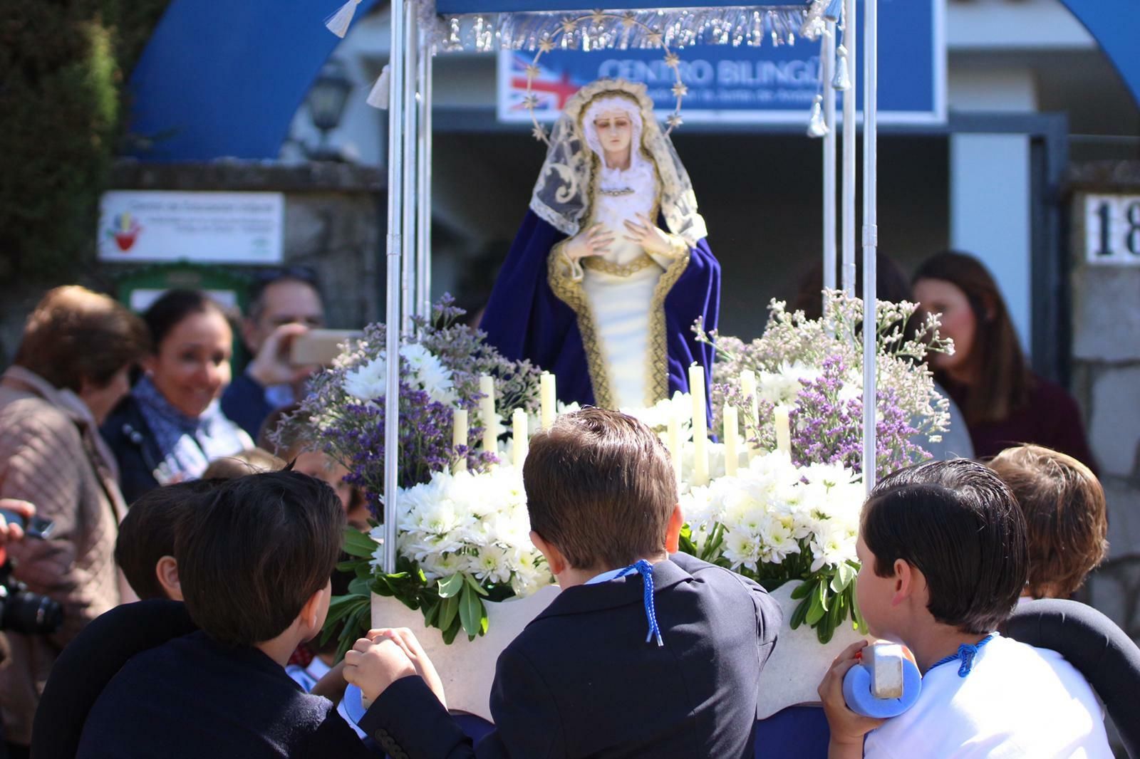 Imagenés procesiones de Semana Santa en los colegios