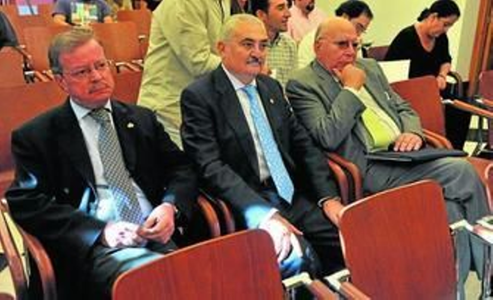 El Arzobispado deja marchar a Arenas y aplica el relevo estatutario