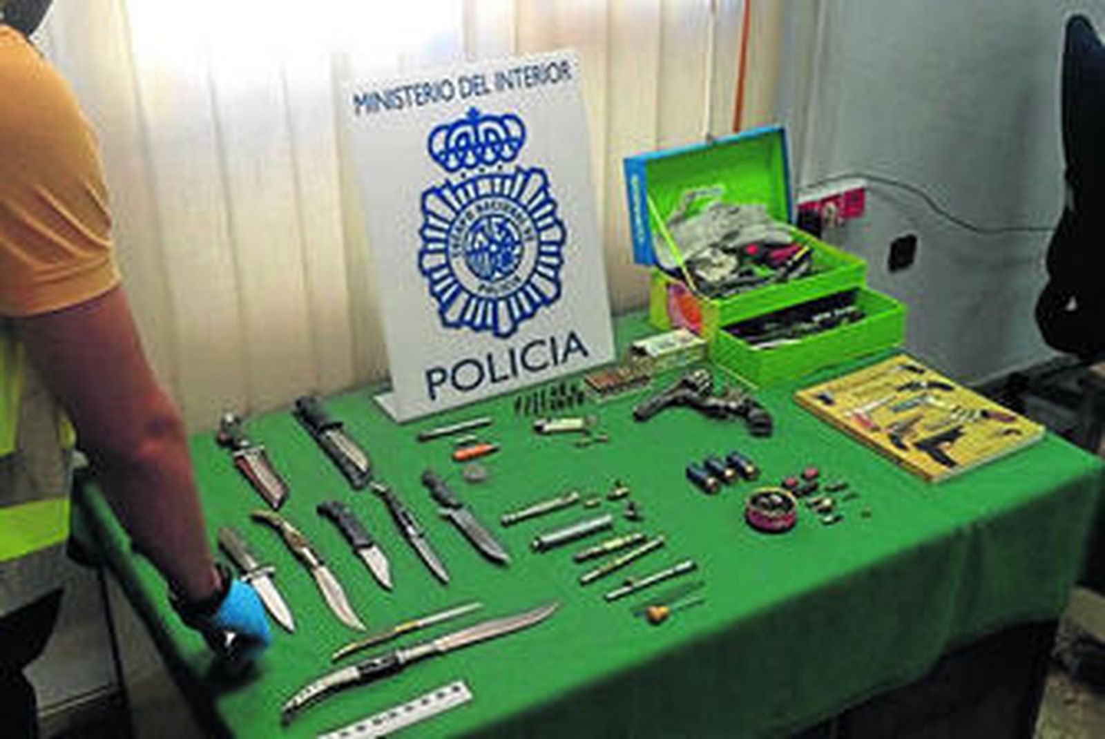 Los objetos intervenidos por la Policía Nacional.