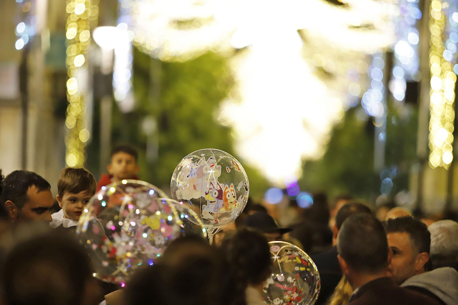 Imágenes del alumbrado navideño en las calles de Huelva