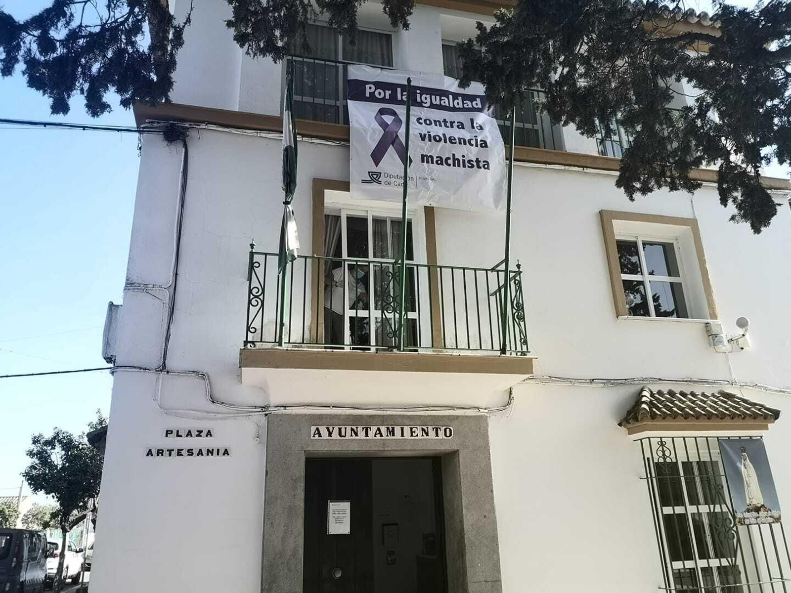 Fachada del Ayuntamiento de San Isidro del Guadalete.