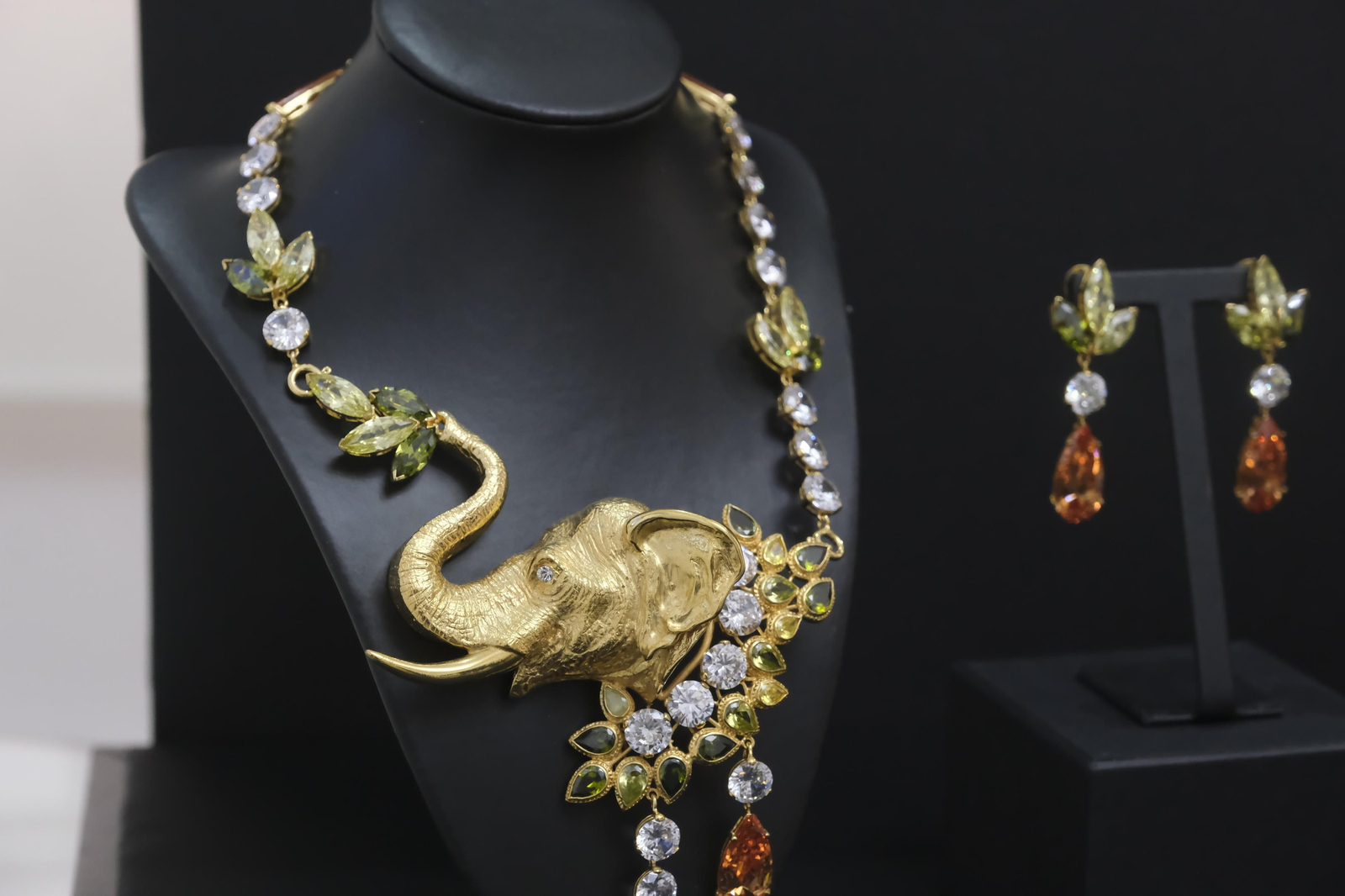 Entramos en el espectacular atelier del diseñador de joyas Cisco Romero, en fotos