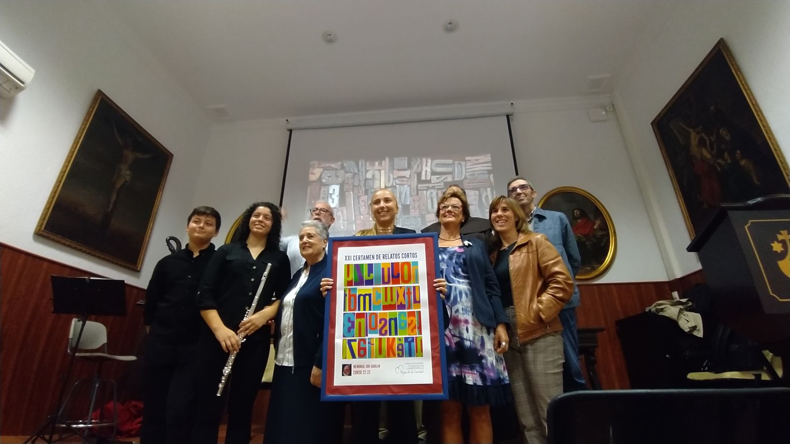 Foto de grupo tras el acto de presentación del Memorial Sor Aguilar.