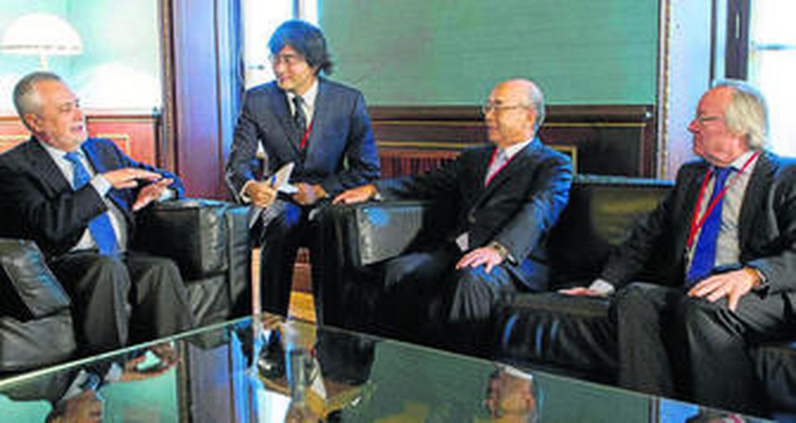 El presidente de la Junta, José Antonio Griñán, y los copresidentes del Foro España Japón, Josep Piqué y Shinichi Yokoyama.