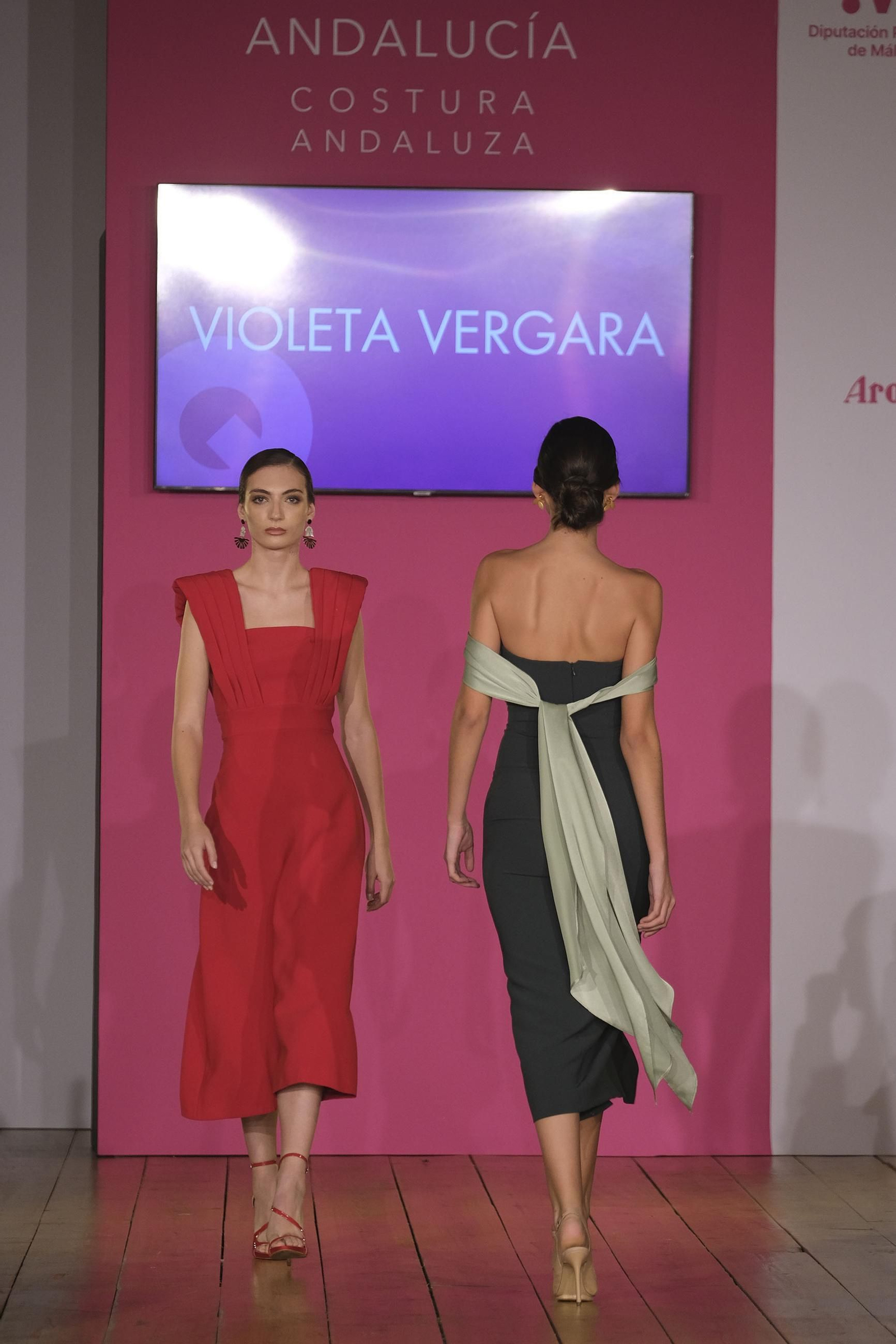 Sobriedad y minimalismo en las invitadas de Violeta Vergara