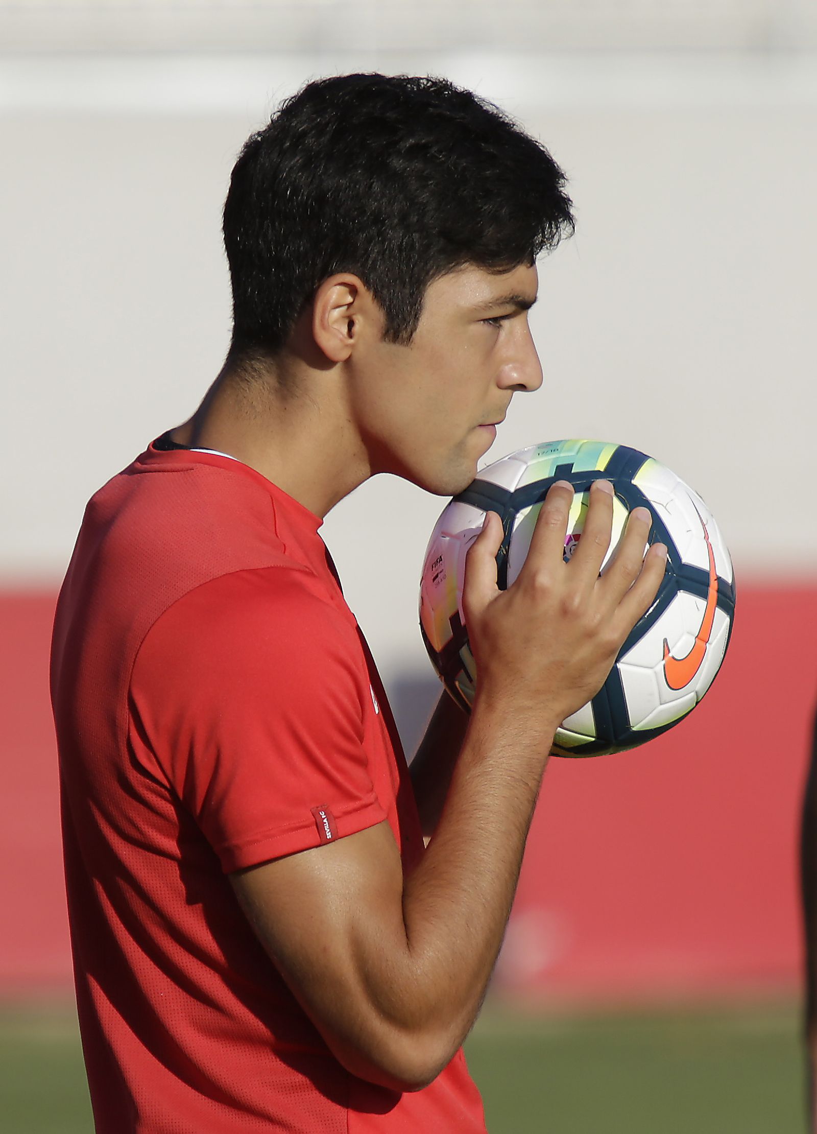 Borja Lasso, pensativo, en un receso de un entrenamiento.