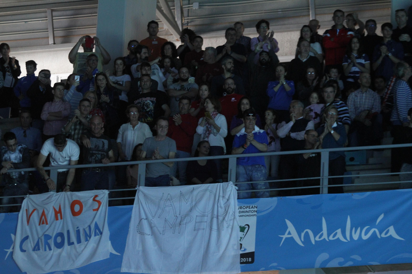 Las gradas del pabellón Carolina Marín se llenaron para ver ganar el oro a la onubense.