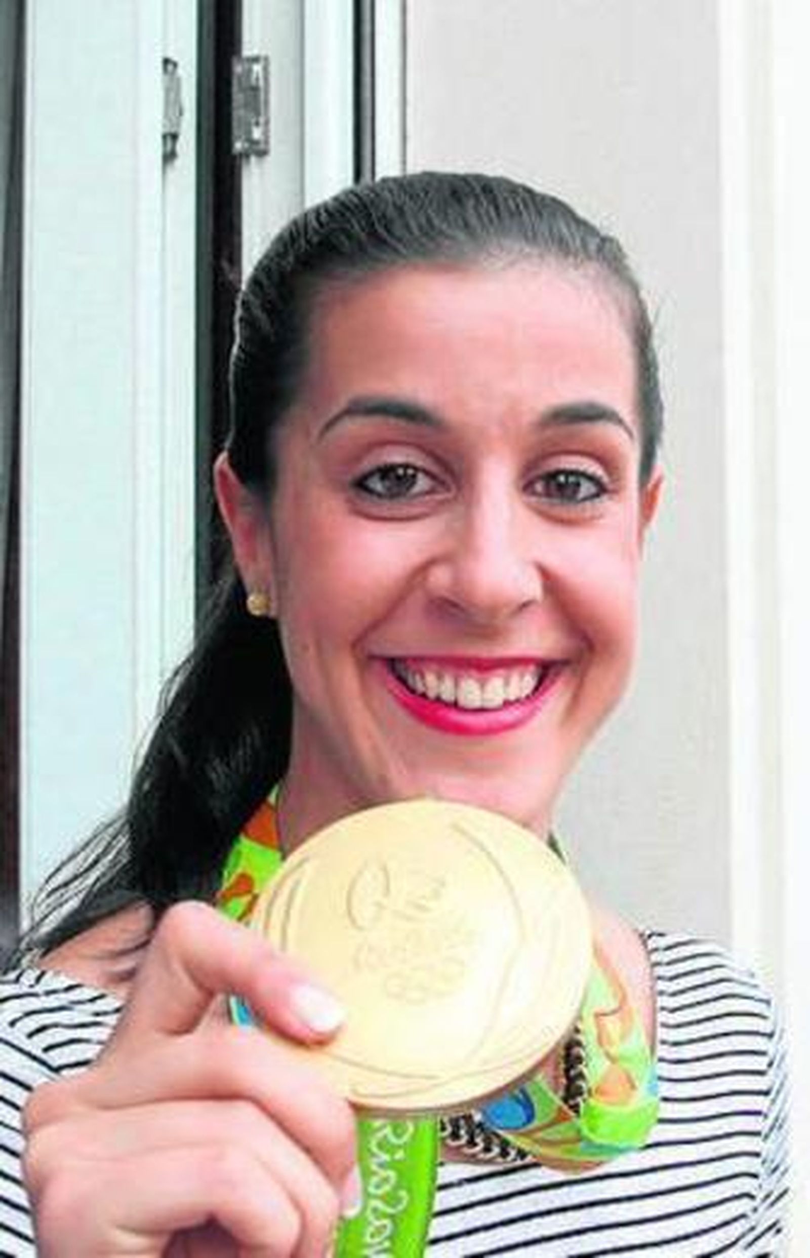 Carolina, con su oro olímpico.