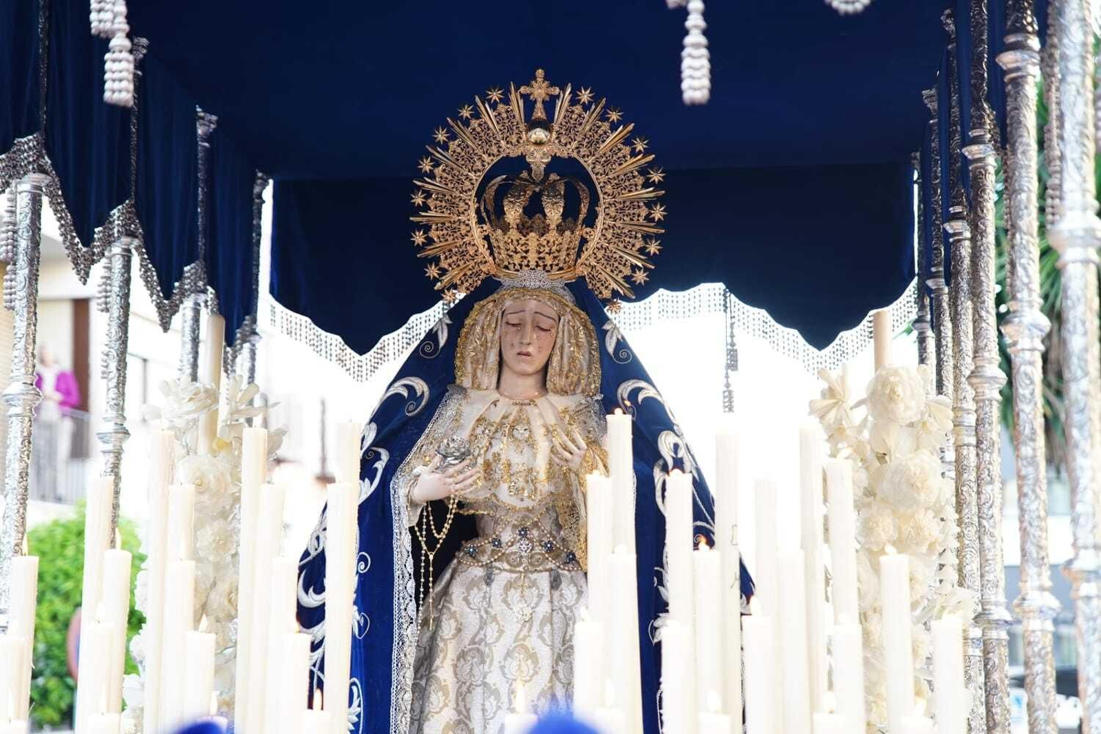 Lunes Santo en Lucena: La procesión de la Cofradía Franciscana de Pasión, en fotografías