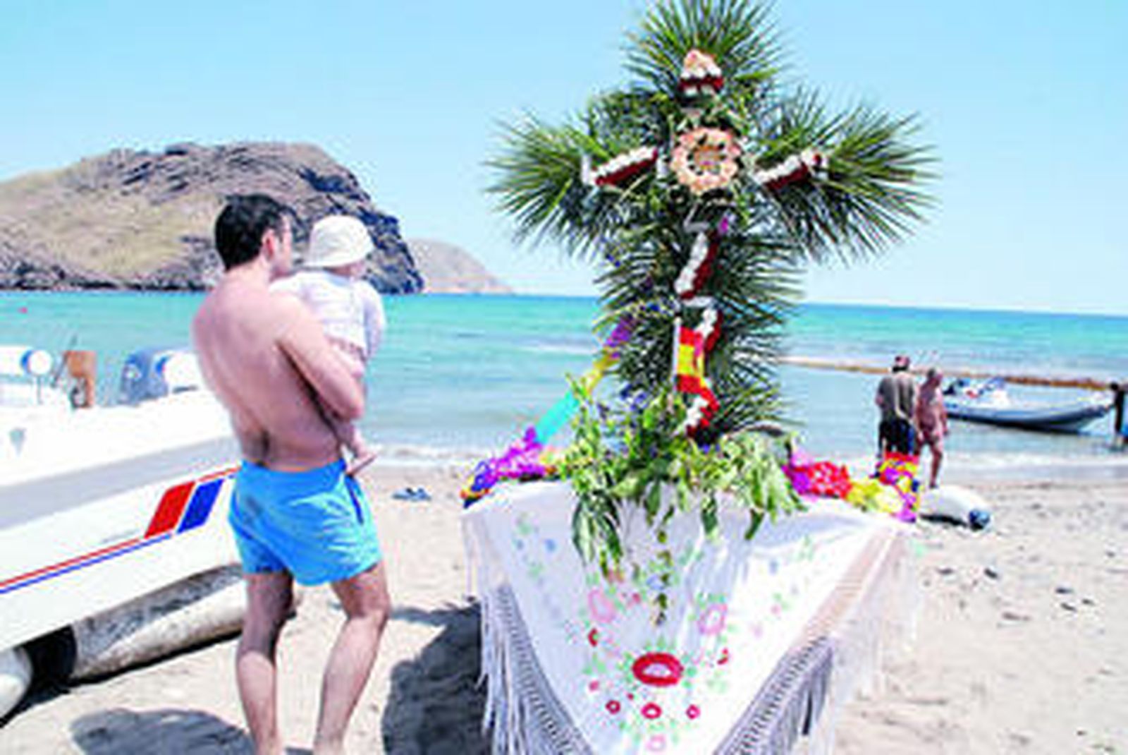 Mar, fútbol y pan, motivos elegidos por los nijareños para sus Cruces de Mayo