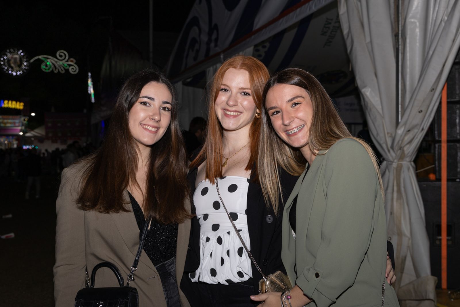 Feria de noche de San Lucas, Concierto de La Plazuela y La Mona Chita Rock, en imágenes