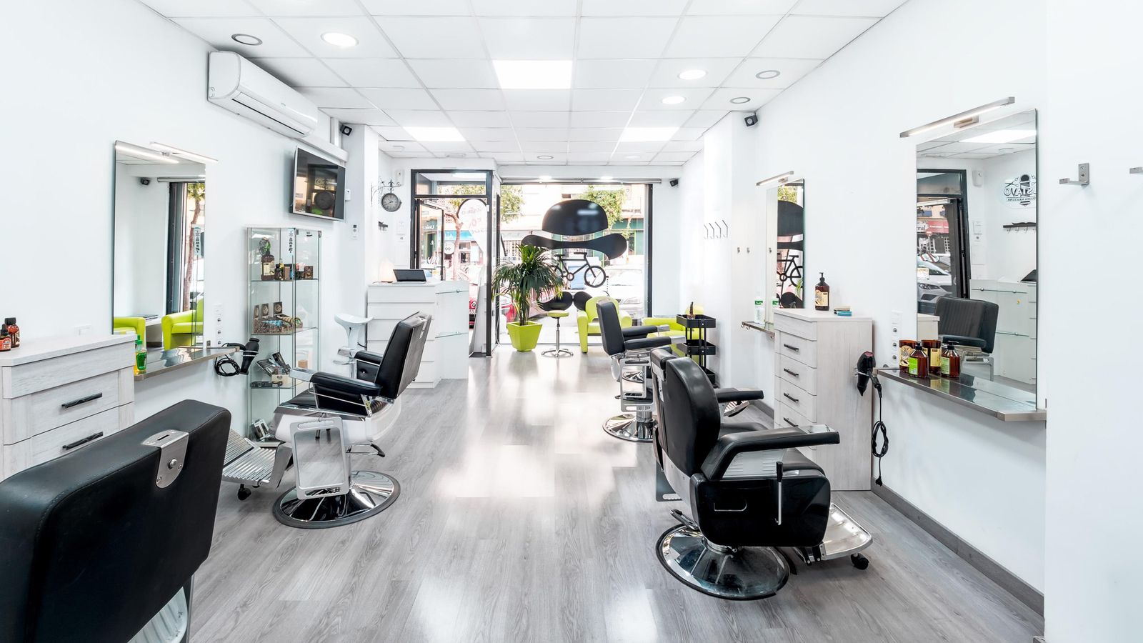 El moderno local de Gustavo Peluqueros.