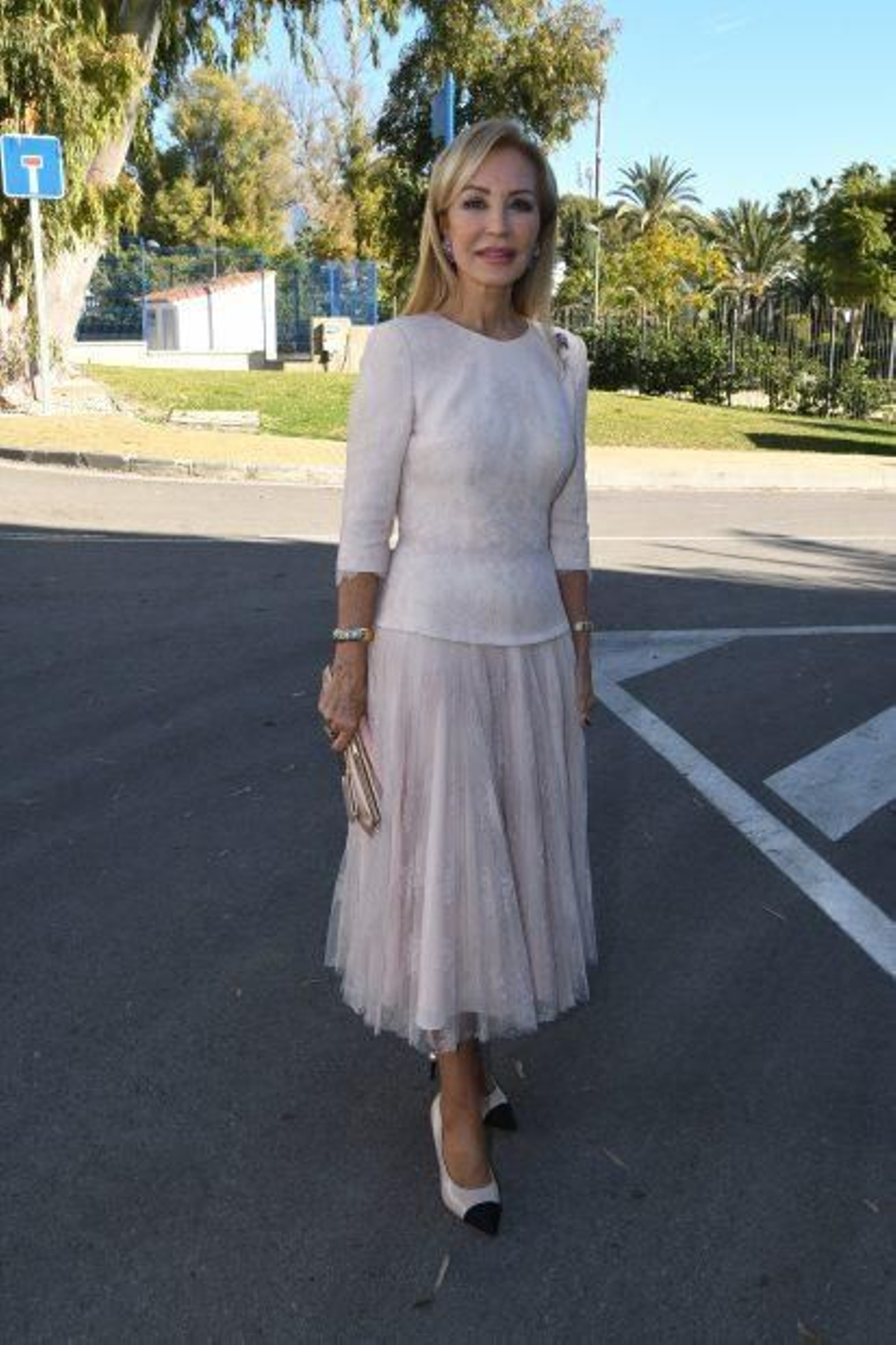 Carmen Lomana, con el mismo vestido que la Reina.