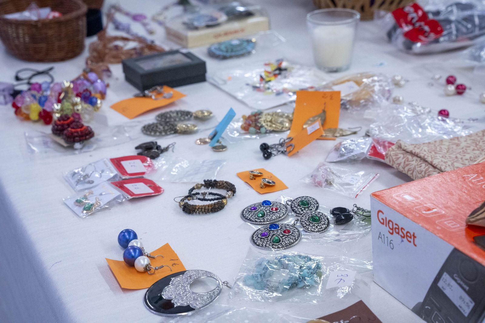 Un mercadillo que late por los demás: la solidaridad toma el Paseo de Almería