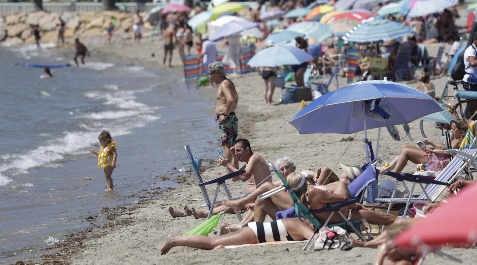 Fotos del primer domingo de julio en las playas de La Línea