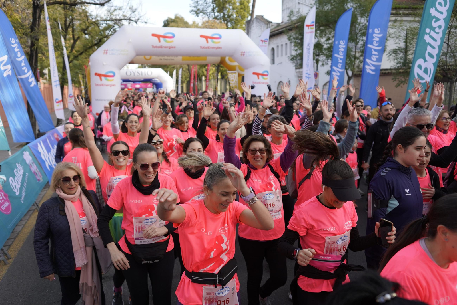 Búscate en las fotos de la Carrera de la Mujer de Sevilla