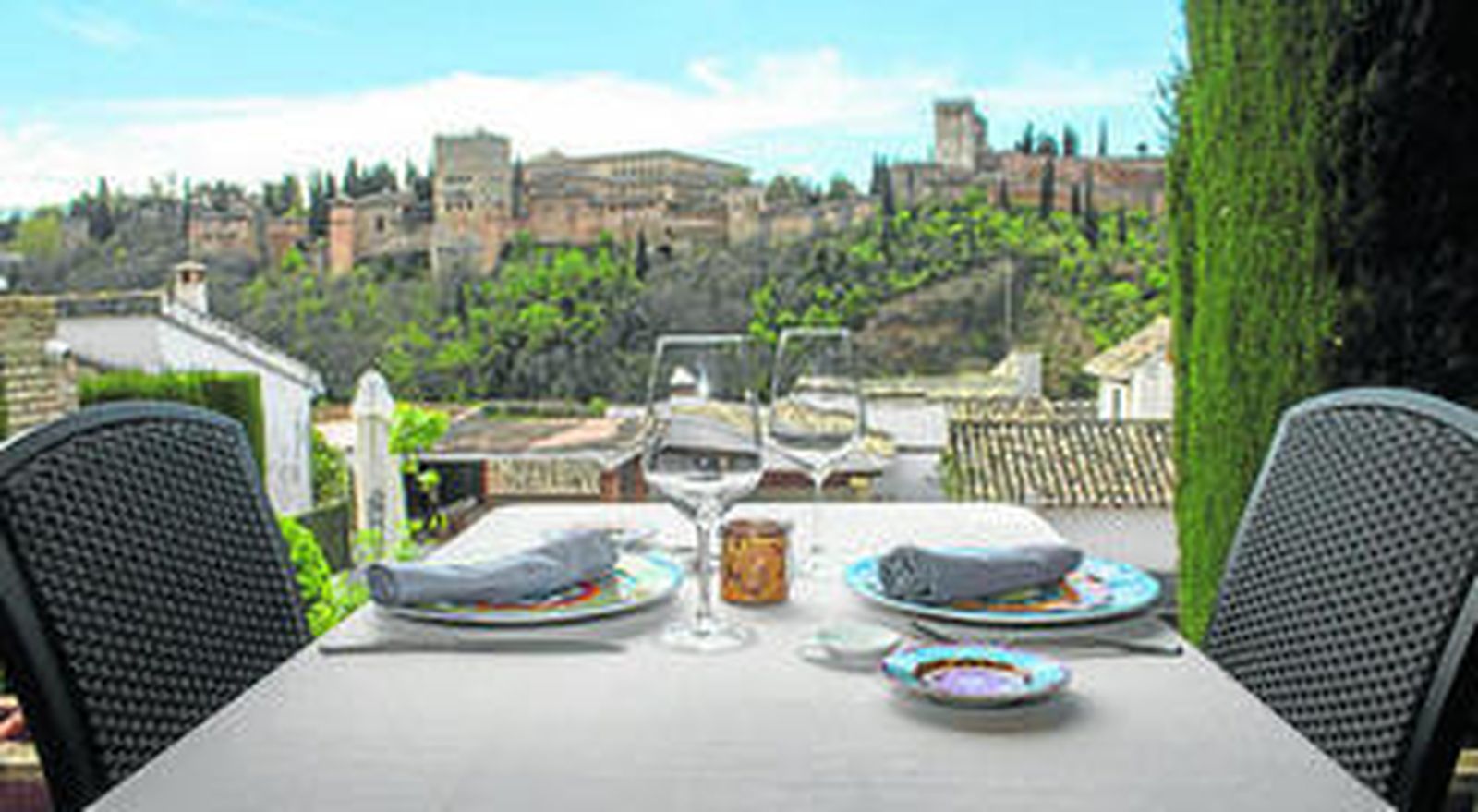 Una comida en el restaurante hace no sólo disfrutar de sus platos, sino también de su entorno.